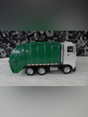 Disney Toy Story 3 Transforming Garbage Truck Matchbox